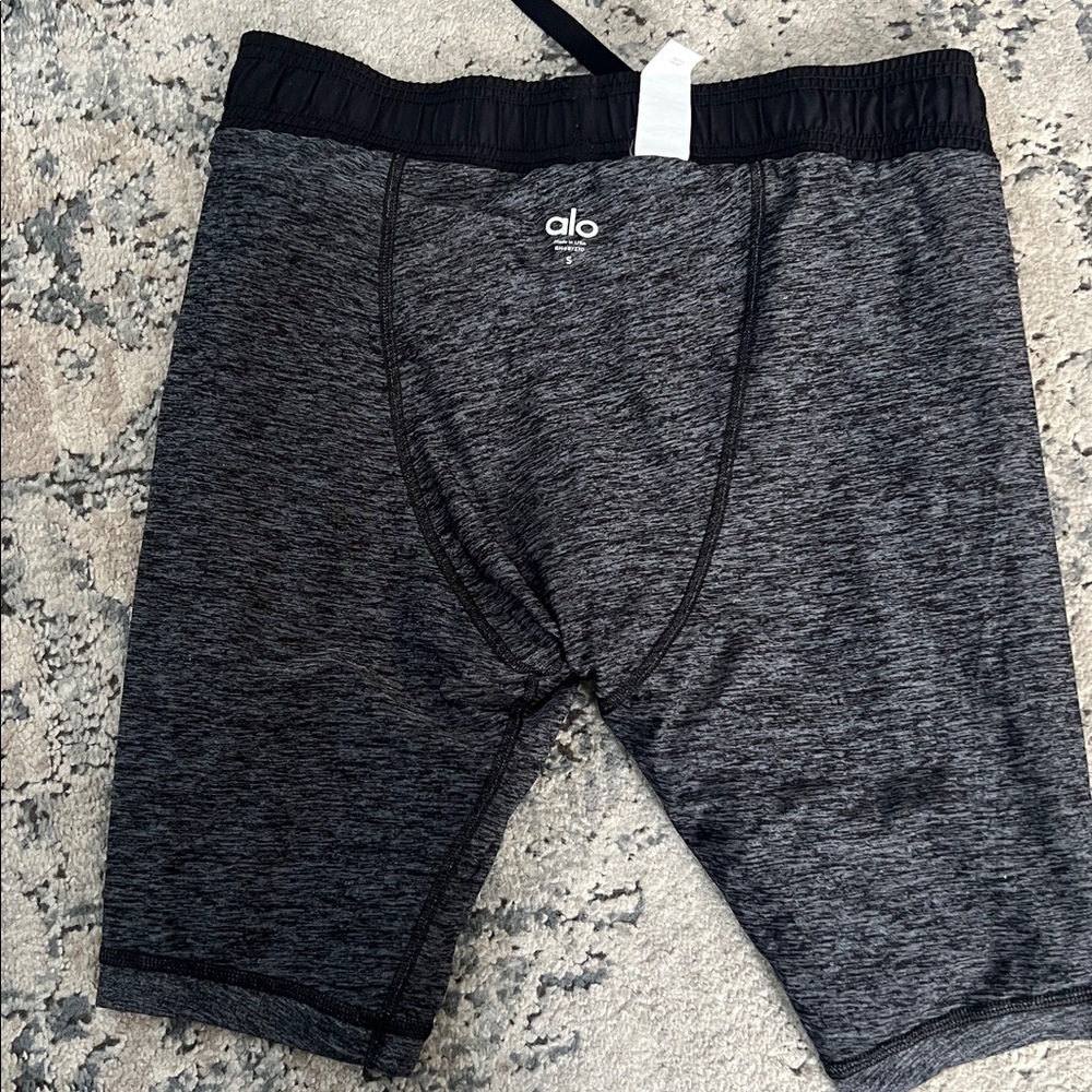 ALO Yoga Men's Black unity shorts - Picture 13 of 15